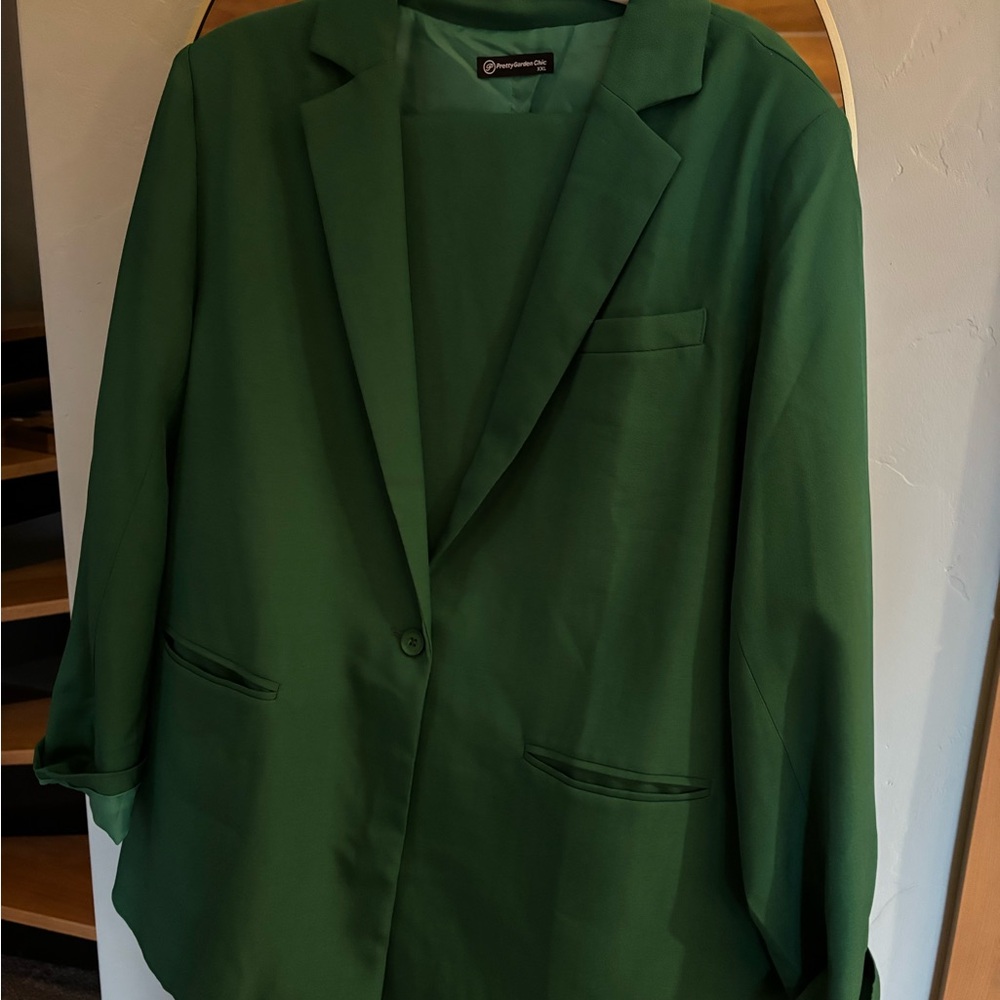 Elegant Green Women's suit
